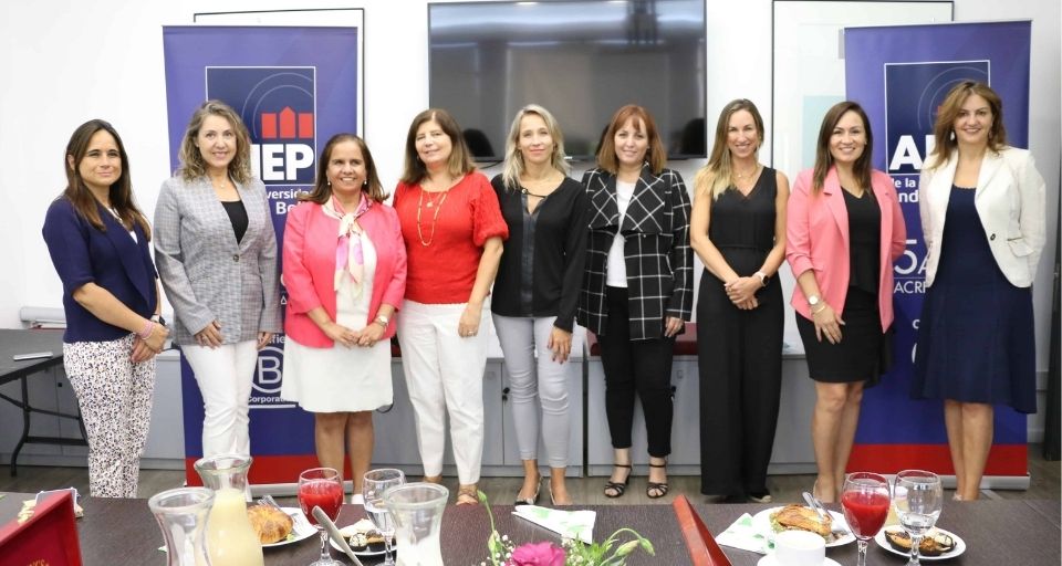 Presidenta de la CCS asiste a conversatorio junto a mujeres líde...