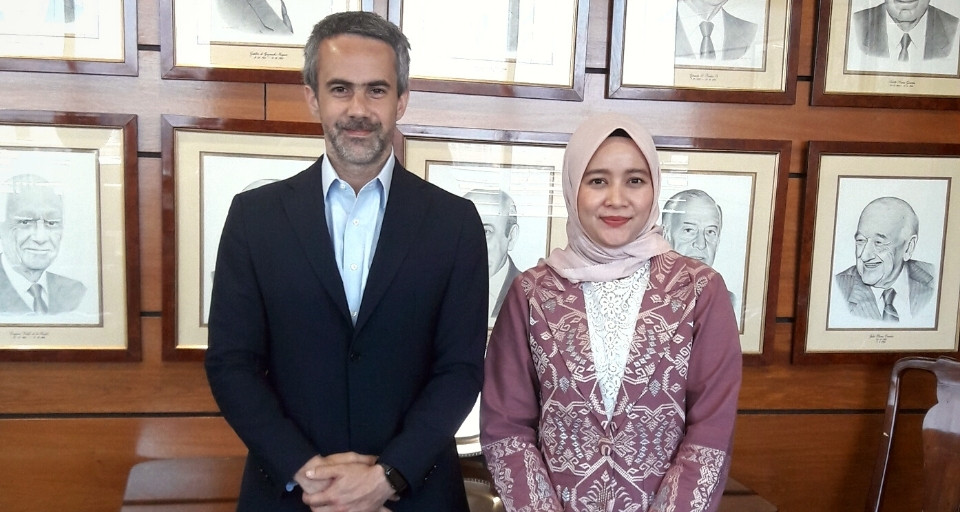 Visita de la nueva Directora de la Oficina Comercial de Indo...