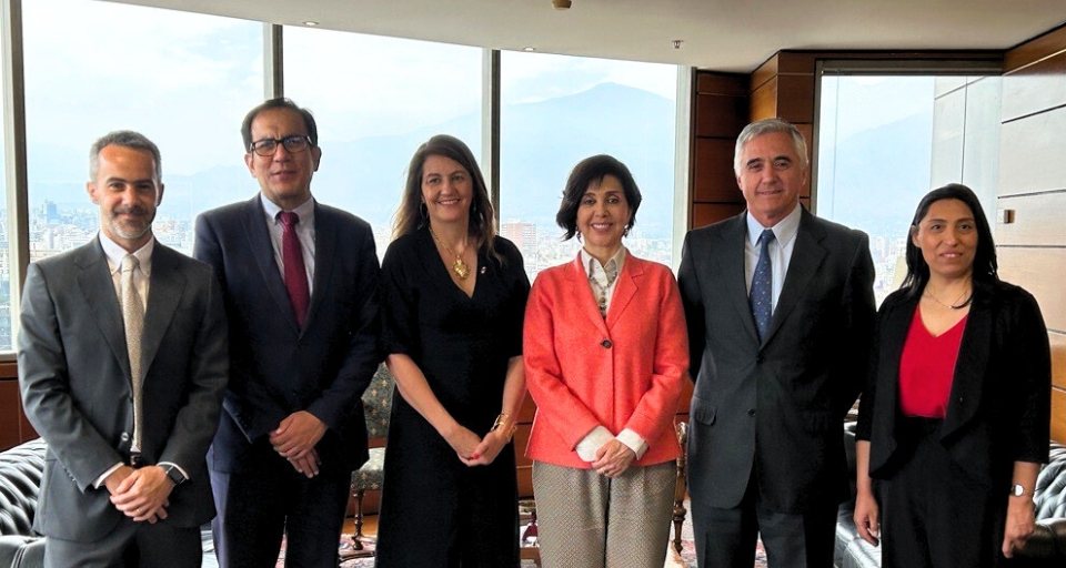 Presidenta de la CCS se reúne con embajadora de Perú