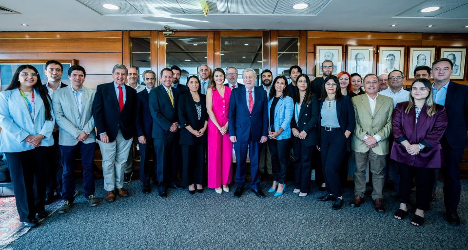 Ministro van Klaveren dio a conocer en la CCS el escenario e...