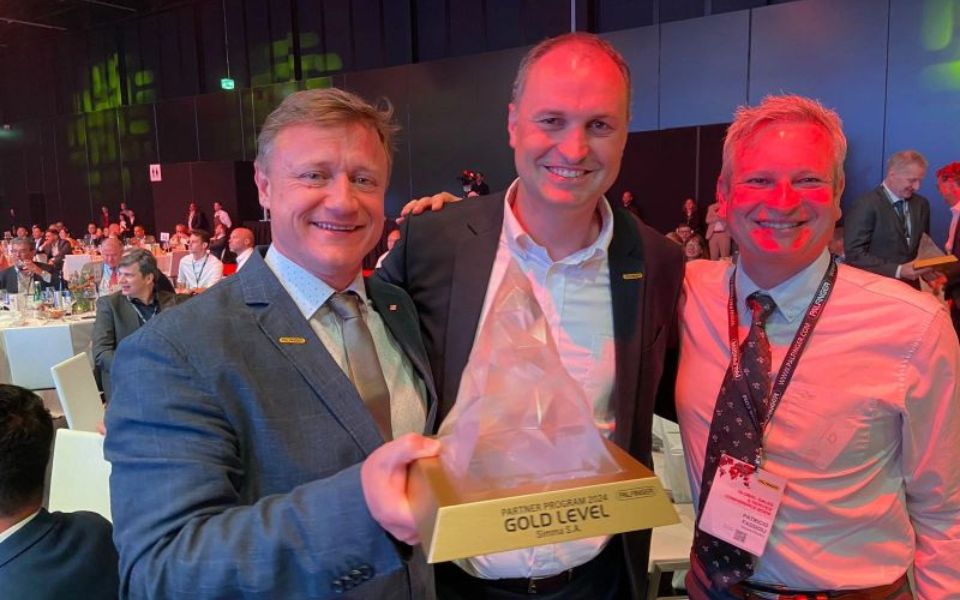 Grupo Simma recibe reconocimiento de Categoría Gold en Conf...