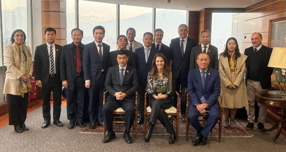 Visita de Delegación de Vietnam a la CCS para fortalecer re...