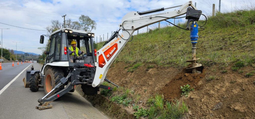 Retroexcavadora B760 Bobcat de Grupo Simma impulsa proyectos...