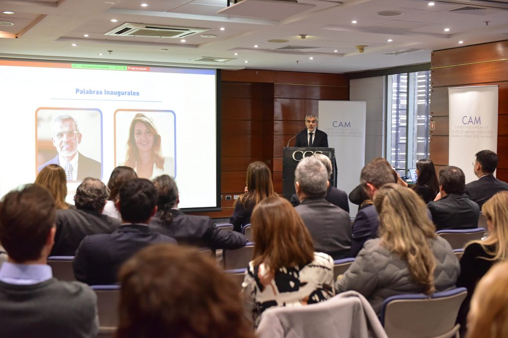 CAM Santiago realiza Seminario sobre los 20 años de la Ley de Ar...