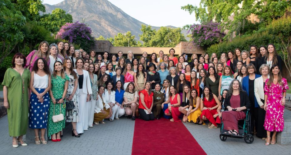 Presidenta de la CCS María Teresa Vial y Directora Josefina Mont...