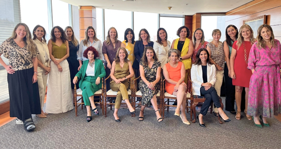 Encuentro de Mujeres Líderes: Reflexión y Colaboración en la C...