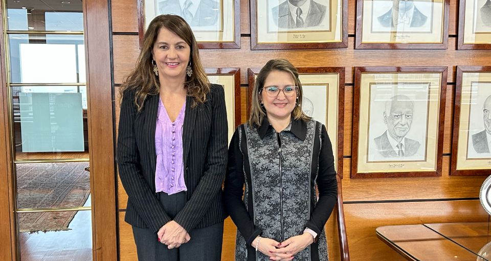 Delegación empresarial colombiana visita la Cámara de Comercio de Santiago para fortalecer vínculos comerciales